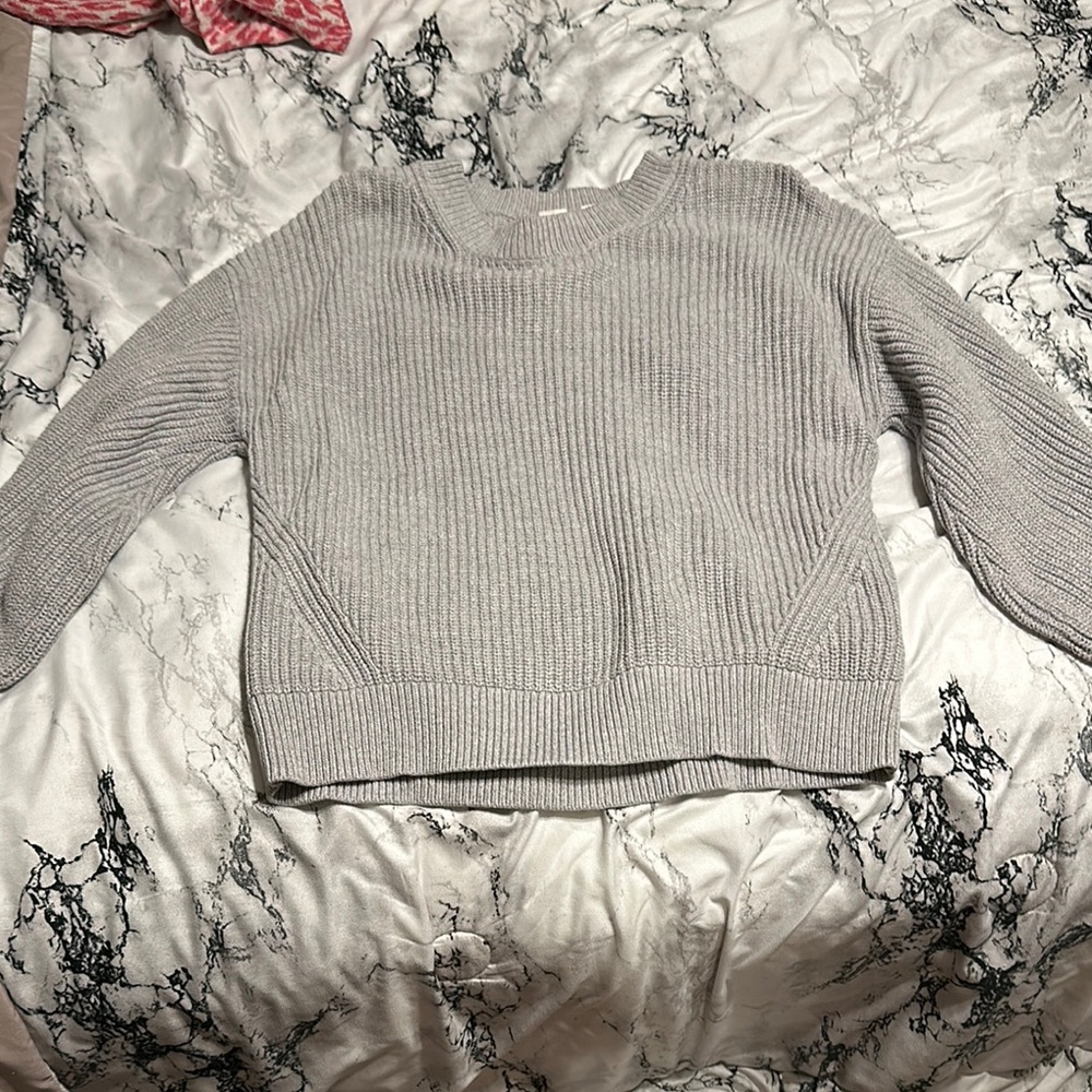 GAP Gray Crew Neck Sweater with Chunky Knit Texture